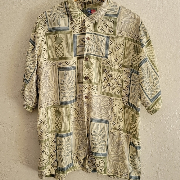 Hilo Hattie Silk Hawaiian Shirt Large - Picture 1 of 4